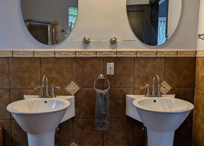 Apartment 2bd 2ba W Office Near Obama Library & Museums Chicago