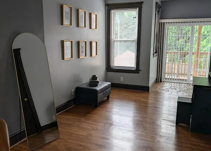 2bd 2ba W Office Near Obama Library & Museums *