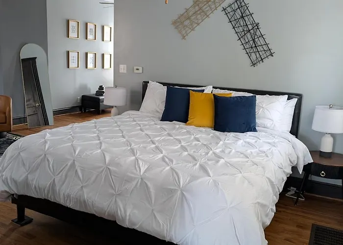 2bd 2ba W Office Near Obama Library & Museums * Chicago