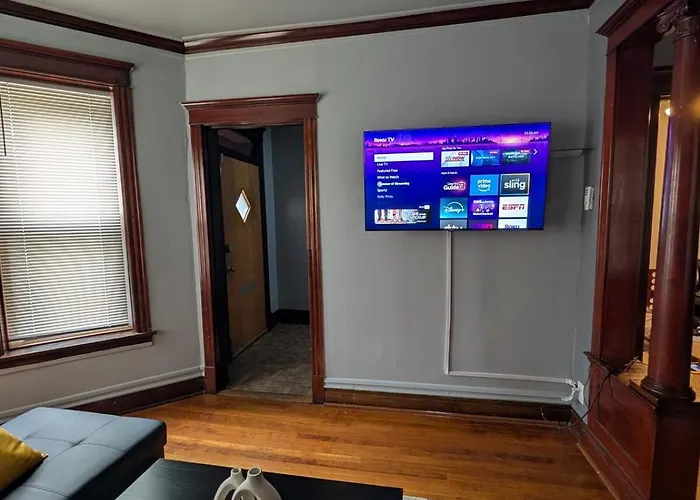 2bd 2ba W Office Near Obama Library & Museums Chicago