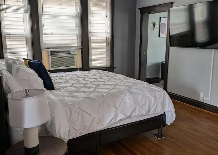 2bd 2ba W Office Near Obama Library & Museums * Chicago