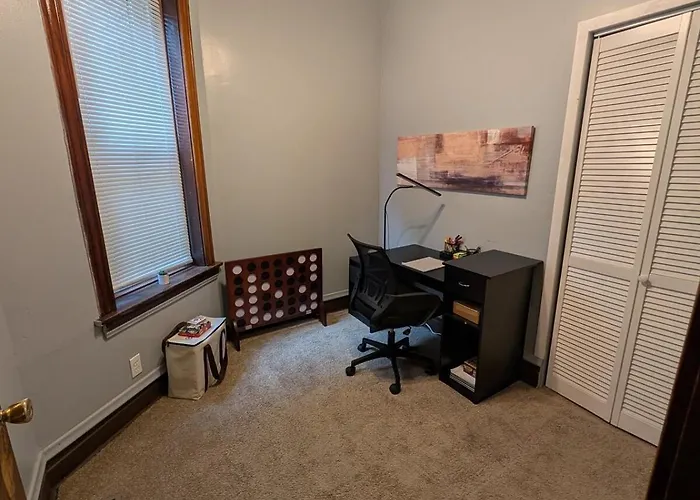 2bd 2ba W Office Near Obama Library & Museums Apartment *
