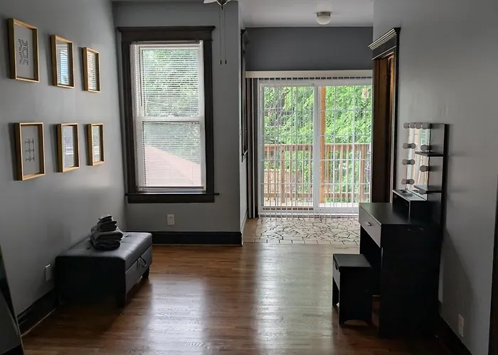 2bd 2ba W Office Near Obama Library & Museums * Chicago