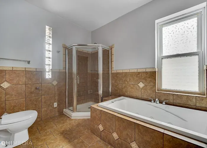 2bd 2ba W Office Near Obama Library & Museums Apartment *