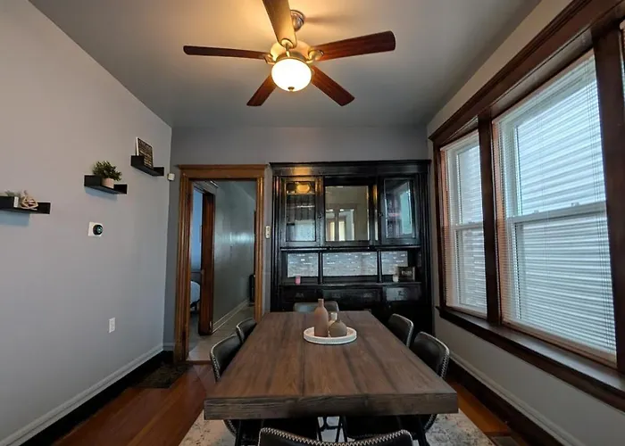 2bd 2ba W Office Near Obama Library & Museums