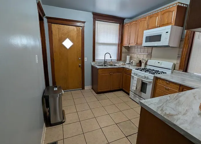 2bd 2ba W Office Near Obama Library & Museums Apartment *